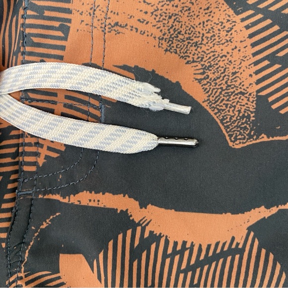 Vuori Men’s Cruise Boardshort Palo Santo Deco Size 33 - Picture 2 of 4